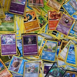 Mix lot of Pokémon Cards
